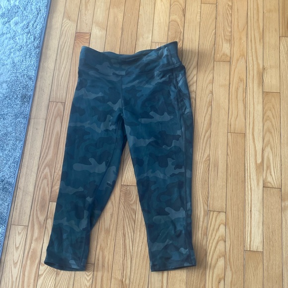 Army green short pants - Picture 1 of 1